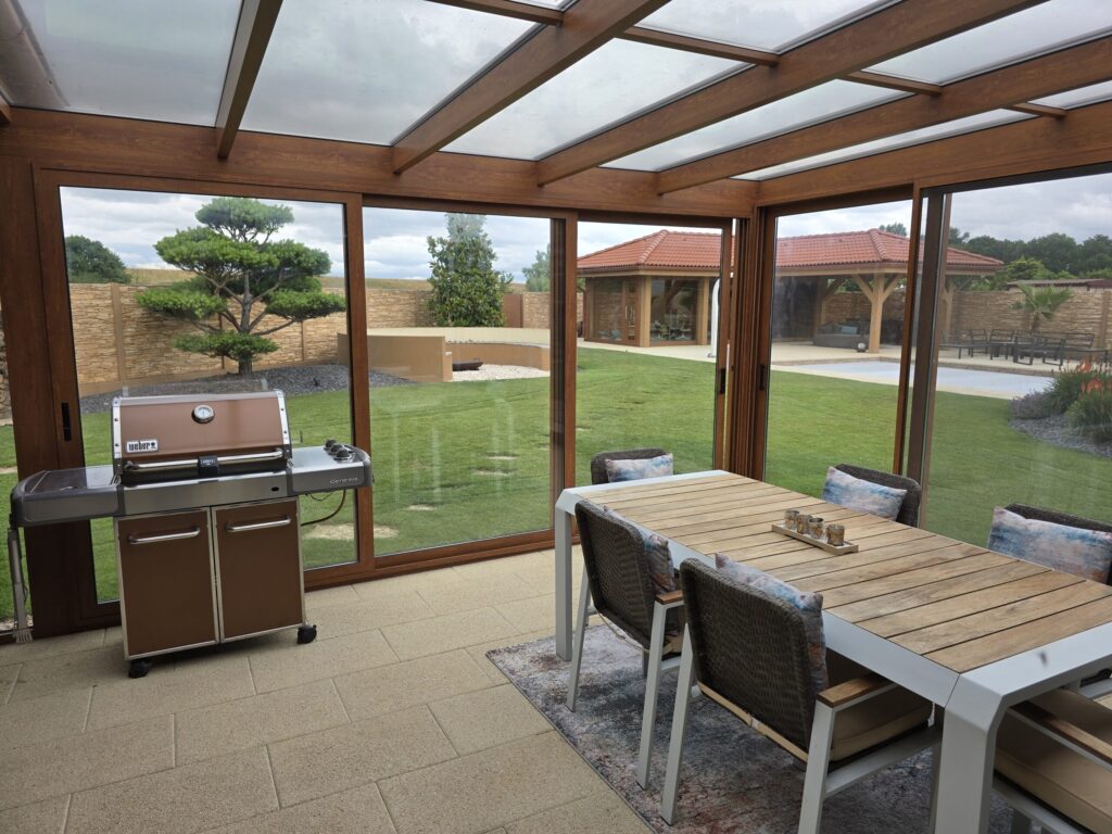 Moderné zimné záhrady: rozšírenie domu o svetlo a komfort