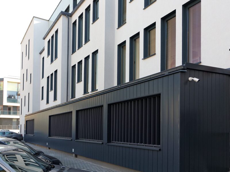 Slnolam: Moderné riešenie tienenia pre fasády, terasy a administratívne budovy