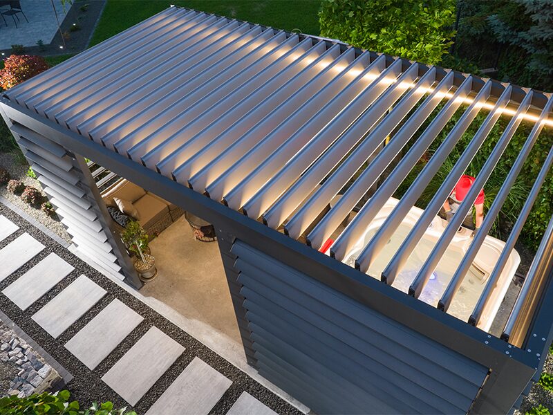 Pergola pri dome: čo zvážiť pred výberom a montážou